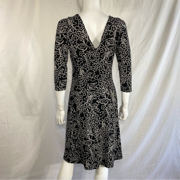 Cato Black & White Floral Twisted Front Low V-Neck Dress - Picture 3 of 7